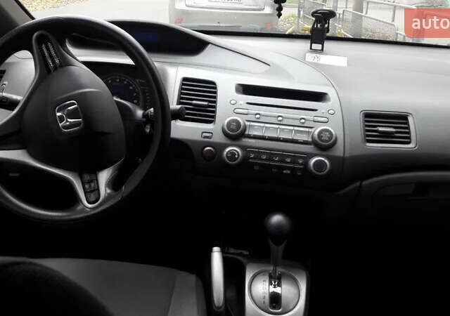 Серый Хонда Цивик, объемом двигателя 1.8 л и пробегом 204 тыс. км за 8000 $, фото 6 на Automoto.ua