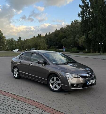 Серый Хонда Цивик, объемом двигателя 1.8 л и пробегом 237 тыс. км за 8500 $, фото 1 на Automoto.ua