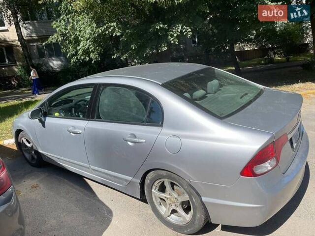 Серый Хонда Цивик, объемом двигателя 1.8 л и пробегом 204 тыс. км за 8000 $, фото 4 на Automoto.ua