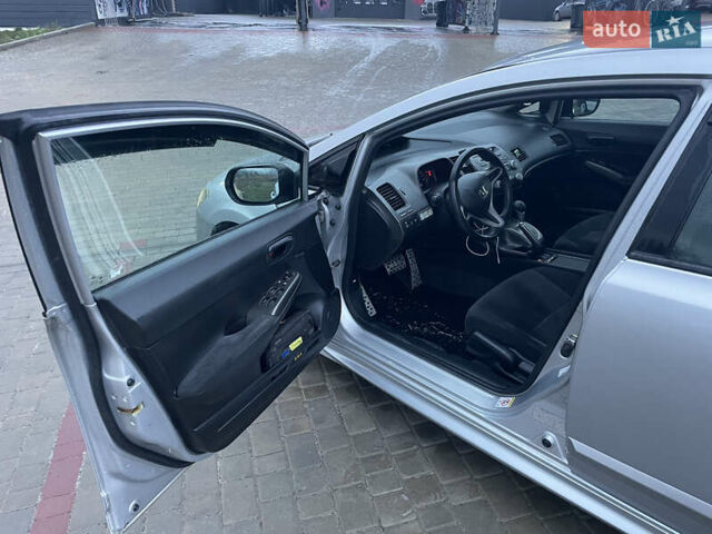 Серый Хонда Цивик, объемом двигателя 1.8 л и пробегом 143 тыс. км за 9750 $, фото 5 на Automoto.ua