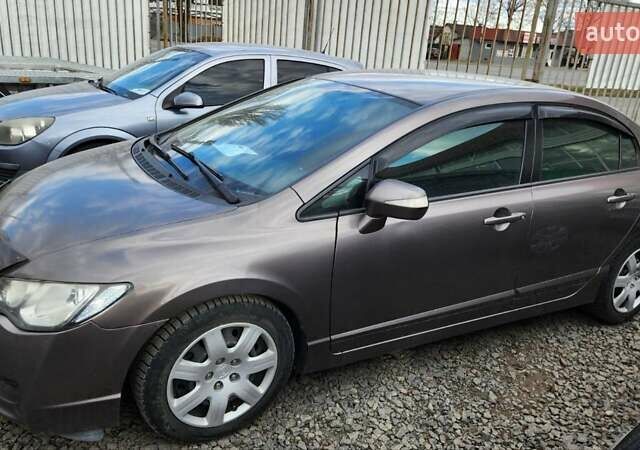 Хонда Цивик 2011 в Хмельницком на Automoto.ua Серый Хонда Цивик, объемом двигателя 1.8 л и пробегом 123 тыс. км за 7700 $, фото 5 на Automoto.ua