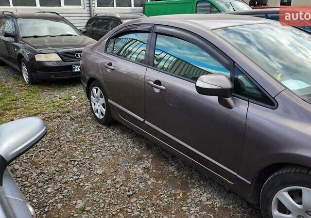 Хонда Цивик 2011 в Хмельницком на Automoto.ua Серый Хонда Цивик, объемом двигателя 1.8 л и пробегом 123 тыс. км за 7700 $, фото 4 на Automoto.ua