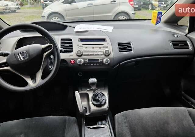 Хонда Цивик 2011 в Хмельницком на Automoto.ua Серый Хонда Цивик, объемом двигателя 1.8 л и пробегом 123 тыс. км за 7700 $, фото 10 на Automoto.ua