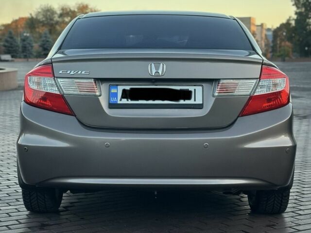 Серый Хонда Цивик, объемом двигателя 1.8 л и пробегом 225 тыс. км за 9200 $, фото 4 на Automoto.ua