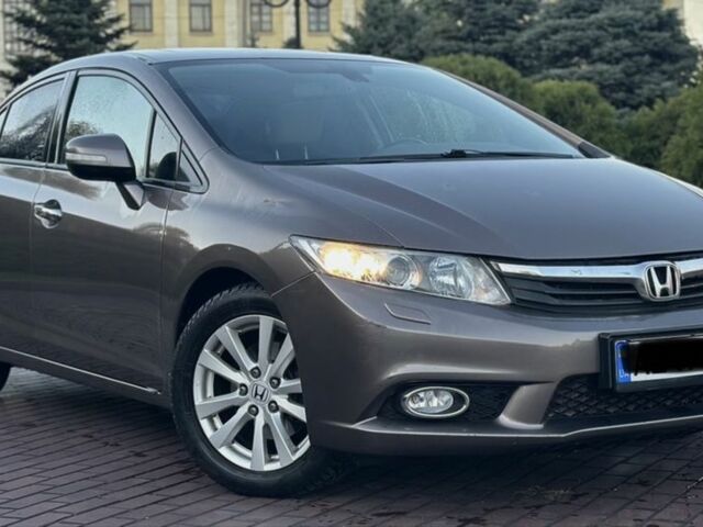 Серый Хонда Цивик, объемом двигателя 1.8 л и пробегом 225 тыс. км за 9200 $, фото 2 на Automoto.ua