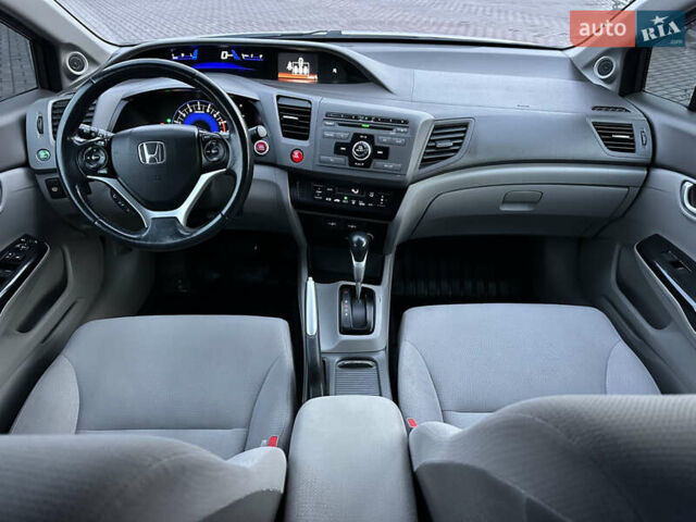 Серый Хонда Цивик, объемом двигателя 1.8 л и пробегом 226 тыс. км за 9500 $, фото 30 на Automoto.ua