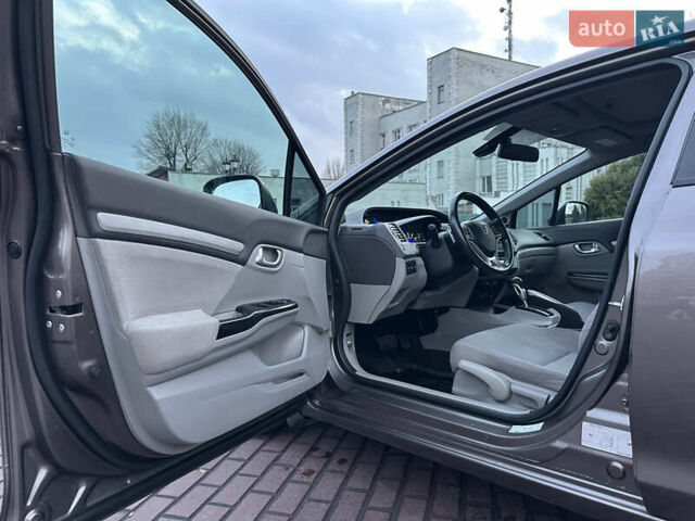 Серый Хонда Цивик, объемом двигателя 1.8 л и пробегом 226 тыс. км за 9500 $, фото 16 на Automoto.ua