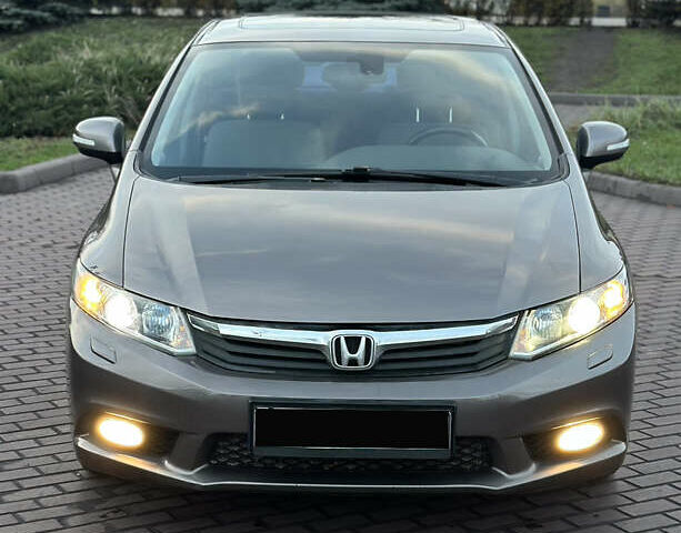 Серый Хонда Цивик, объемом двигателя 1.8 л и пробегом 226 тыс. км за 9500 $, фото 5 на Automoto.ua