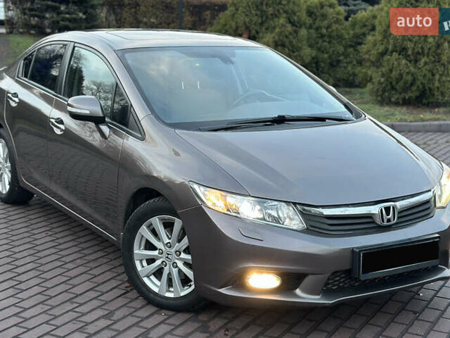 Серый Хонда Цивик, объемом двигателя 1.8 л и пробегом 226 тыс. км за 9500 $, фото 6 на Automoto.ua