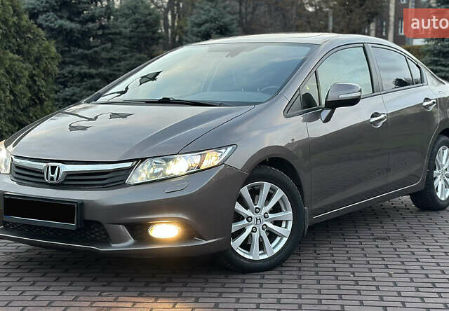 Серый Хонда Цивик, объемом двигателя 1.8 л и пробегом 226 тыс. км за 9500 $, фото 2 на Automoto.ua