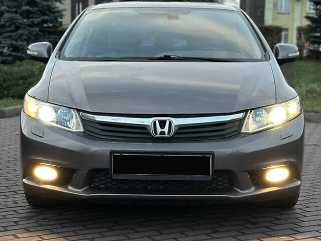 Серый Хонда Цивик, объемом двигателя 1.8 л и пробегом 226 тыс. км за 9500 $, фото 4 на Automoto.ua