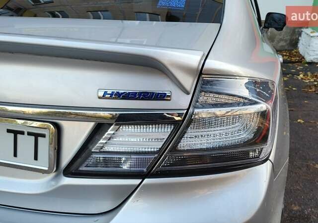 Серый Хонда Цивик, объемом двигателя 1.5 л и пробегом 210 тыс. км за 10900 $, фото 4 на Automoto.ua