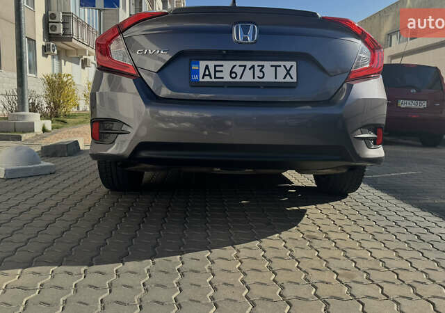 Серый Хонда Цивик, объемом двигателя 1.5 л и пробегом 150 тыс. км за 15000 $, фото 2 на Automoto.ua