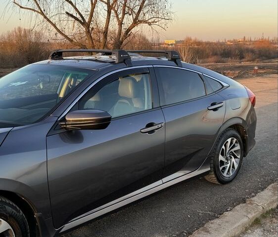 Серый Хонда Цивик, объемом двигателя 2 л и пробегом 162 тыс. км за 12200 $, фото 2 на Automoto.ua