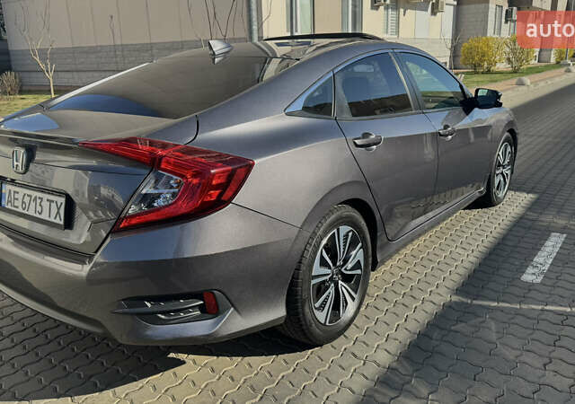 Серый Хонда Цивик, объемом двигателя 1.5 л и пробегом 150 тыс. км за 15000 $, фото 3 на Automoto.ua
