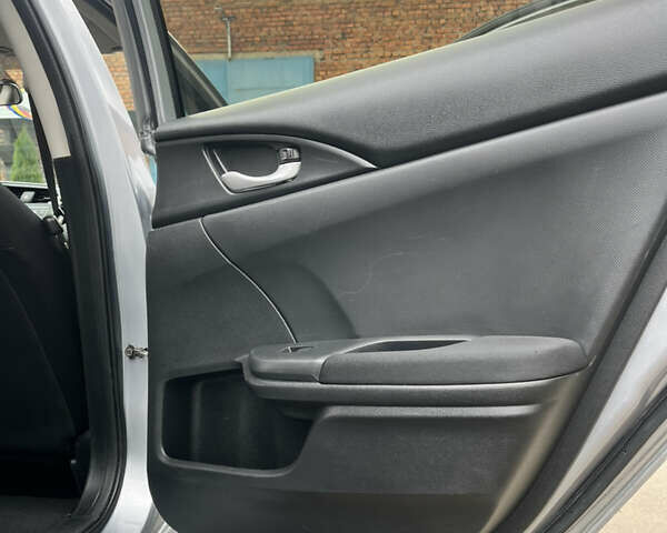 Серый Хонда Цивик, объемом двигателя 2 л и пробегом 102 тыс. км за 13000 $, фото 17 на Automoto.ua