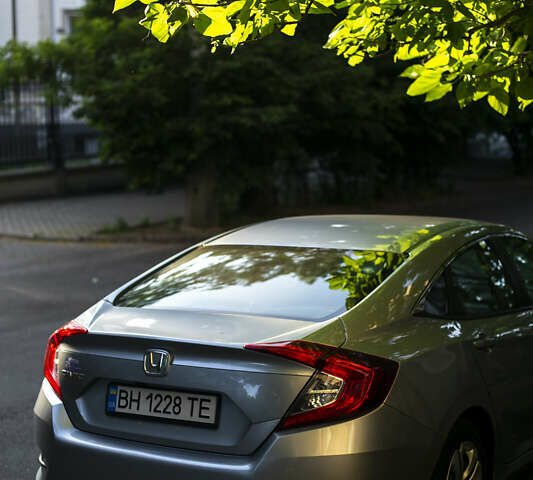 Серый Хонда Цивик, объемом двигателя 2 л и пробегом 81 тыс. км за 13700 $, фото 2 на Automoto.ua