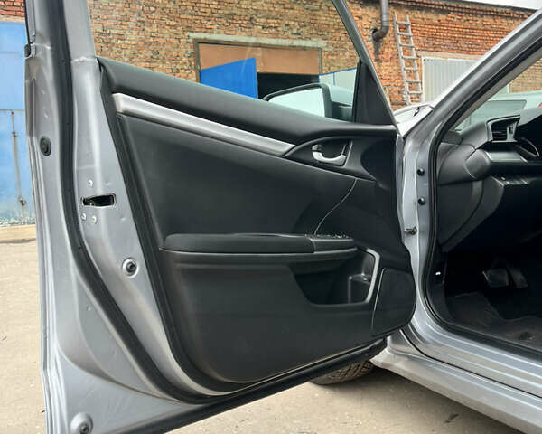 Серый Хонда Цивик, объемом двигателя 2 л и пробегом 102 тыс. км за 13000 $, фото 14 на Automoto.ua