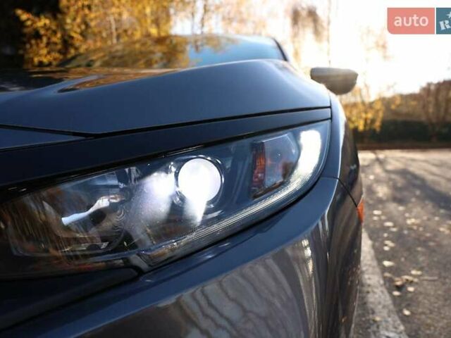 Серый Хонда Цивик, объемом двигателя 2 л и пробегом 80 тыс. км за 14000 $, фото 5 на Automoto.ua