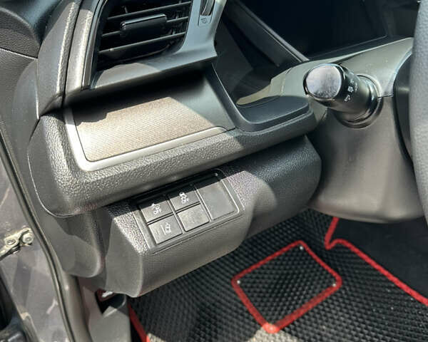 Серый Хонда Цивик, объемом двигателя 2 л и пробегом 78 тыс. км за 13800 $, фото 15 на Automoto.ua