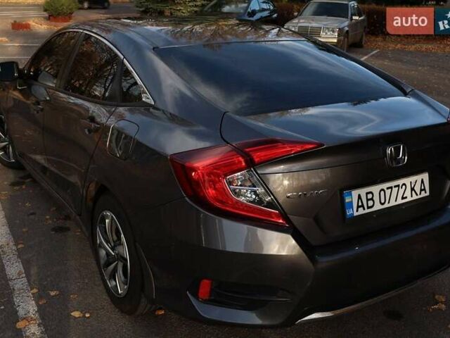 Серый Хонда Цивик, объемом двигателя 2 л и пробегом 80 тыс. км за 14000 $, фото 3 на Automoto.ua