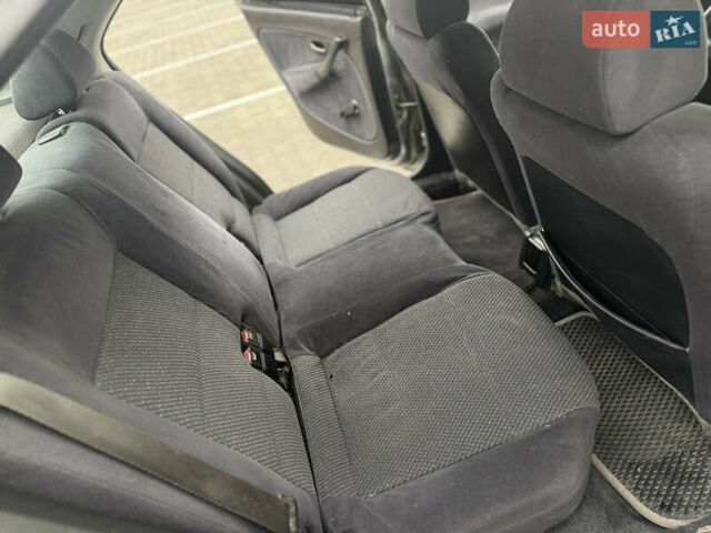 Сірий Хонда Сівік, об'ємом двигуна 1.5 л та пробігом 160 тис. км за 1999 $, фото 5 на Automoto.ua