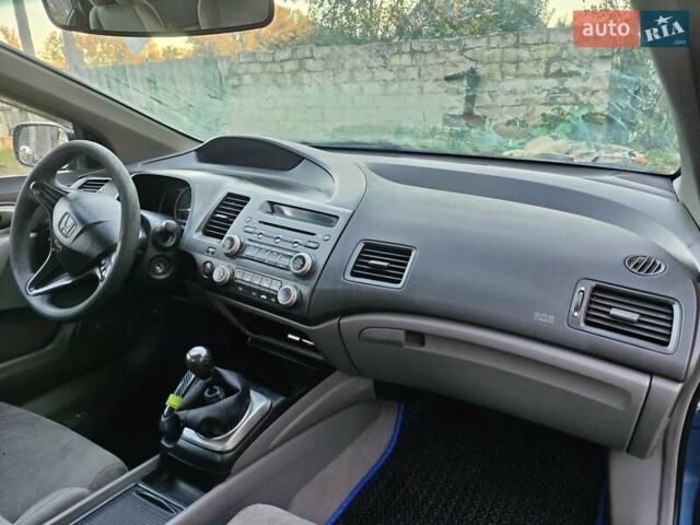 Синій Хонда Сівік, об'ємом двигуна 1.8 л та пробігом 60 тис. км за 6000 $, фото 3 на Automoto.ua
