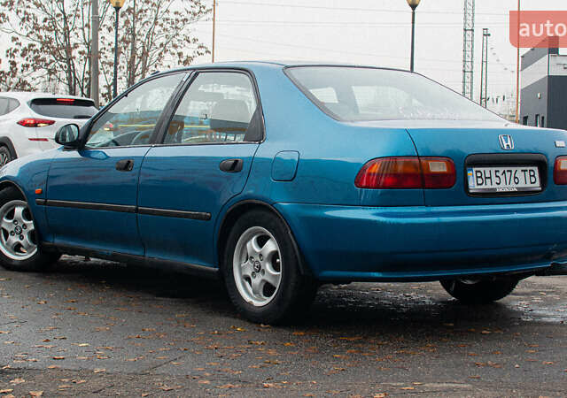 Синий Хонда Цивик, объемом двигателя 1.49 л и пробегом 330 тыс. км за 3000 $, фото 1 на Automoto.ua