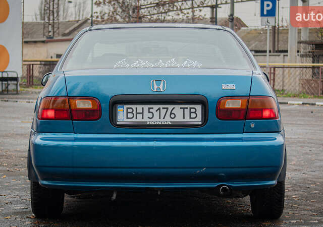 Синий Хонда Цивик, объемом двигателя 1.49 л и пробегом 330 тыс. км за 3000 $, фото 4 на Automoto.ua