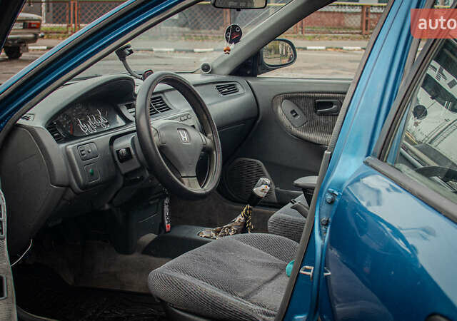 Синий Хонда Цивик, объемом двигателя 1.49 л и пробегом 330 тыс. км за 3000 $, фото 5 на Automoto.ua