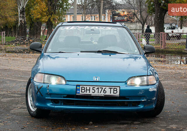 Синий Хонда Цивик, объемом двигателя 1.49 л и пробегом 330 тыс. км за 3000 $, фото 2 на Automoto.ua