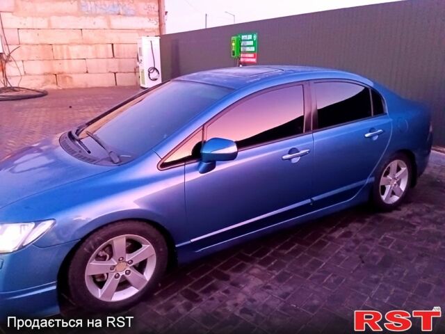 Синий Хонда Цивик, объемом двигателя 1.8 л и пробегом 207 тыс. км за 6000 $, фото 1 на Automoto.ua
