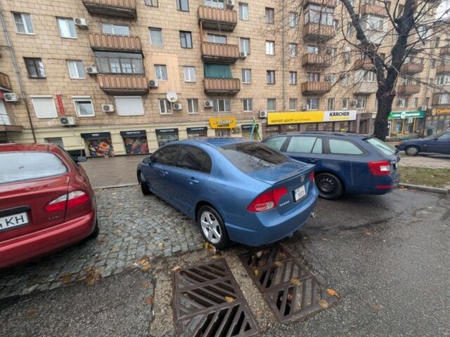 Синий Хонда Цивик, объемом двигателя 1.8 л и пробегом 269 тыс. км за 5700 $, фото 3 на Automoto.ua