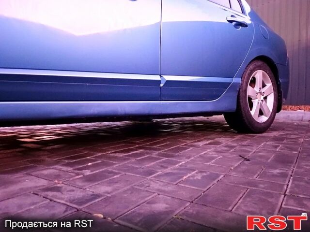 Синий Хонда Цивик, объемом двигателя 1.8 л и пробегом 207 тыс. км за 6000 $, фото 2 на Automoto.ua