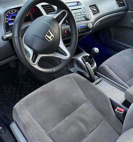 Синий Хонда Цивик, объемом двигателя 1.8 л и пробегом 286 тыс. км за 5200 $, фото 13 на Automoto.ua