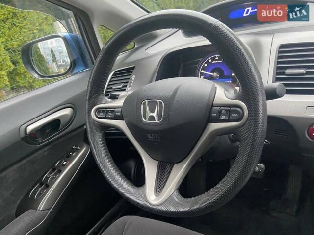 Синий Хонда Цивик, объемом двигателя 1.8 л и пробегом 170 тыс. км за 7300 $, фото 18 на Automoto.ua