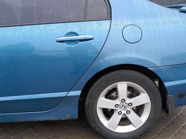Синий Хонда Цивик, объемом двигателя 1.8 л и пробегом 238 тыс. км за 5800 $, фото 4 на Automoto.ua