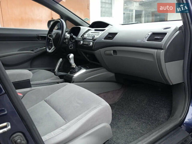 Синий Хонда Цивик, объемом двигателя 1.8 л и пробегом 243 тыс. км за 4700 $, фото 13 на Automoto.ua