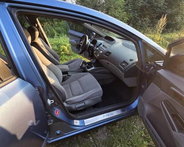 Синий Хонда Цивик, объемом двигателя 1.8 л и пробегом 235 тыс. км за 6500 $, фото 7 на Automoto.ua