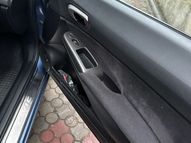 Синий Хонда Цивик, объемом двигателя 1.8 л и пробегом 170 тыс. км за 6600 $, фото 6 на Automoto.ua