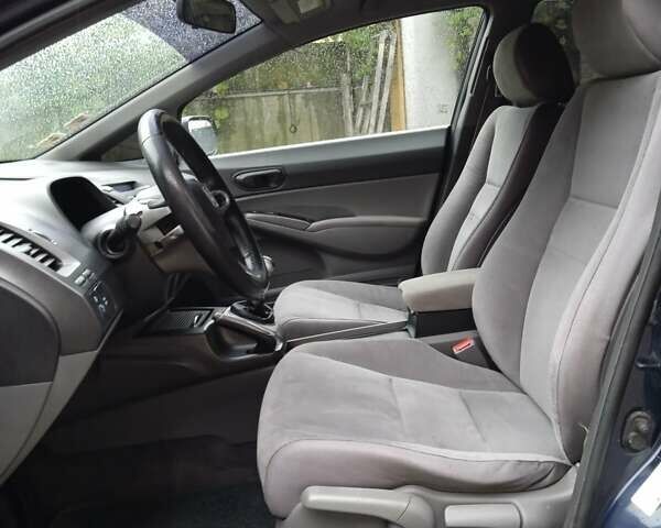 Хонда Цивик 2007 в Радехове на Automoto.ua Синий Хонда Цивик, объемом двигателя 1.8 л и пробегом 242 тыс. км за 4700 $, фото 14 на Automoto.ua