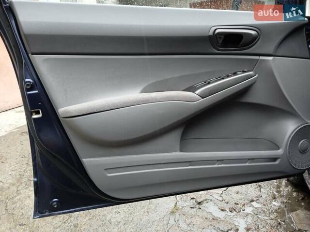 Хонда Цивик 2007 в Радехове на Automoto.ua Синий Хонда Цивик, объемом двигателя 1.8 л и пробегом 242 тыс. км за 4700 $, фото 20 на Automoto.ua