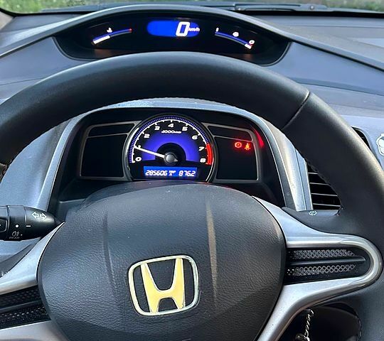 Синий Хонда Цивик, объемом двигателя 1.8 л и пробегом 285 тыс. км за 4650 $, фото 4 на Automoto.ua