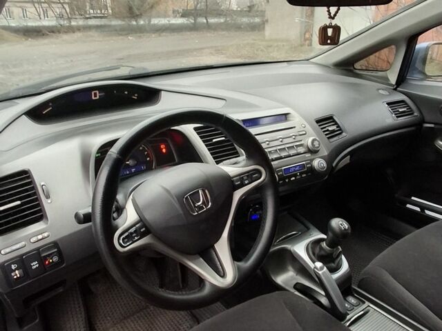 Синий Хонда Цивик, объемом двигателя 1.8 л и пробегом 313 тыс. км за 4600 $, фото 5 на Automoto.ua