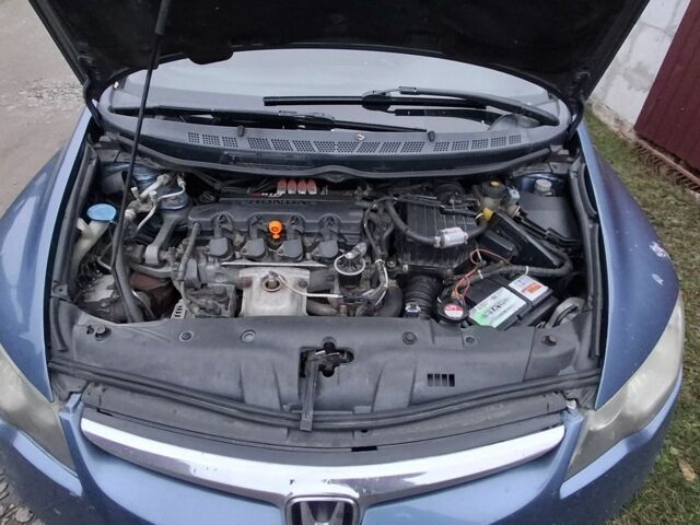 Синий Хонда Цивик, объемом двигателя 1.8 л и пробегом 313 тыс. км за 4600 $, фото 7 на Automoto.ua