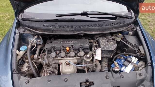 Синий Хонда Цивик, объемом двигателя 1.8 л и пробегом 265 тыс. км за 5000 $, фото 4 на Automoto.ua