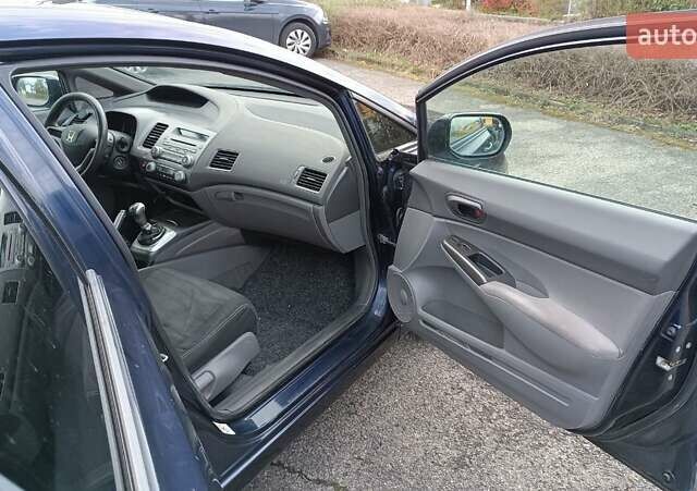 Синий Хонда Цивик, объемом двигателя 1.8 л и пробегом 218 тыс. км за 5000 $, фото 12 на Automoto.ua