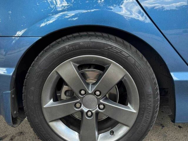 Синий Хонда Цивик, объемом двигателя 1.8 л и пробегом 187 тыс. км за 8000 $, фото 5 на Automoto.ua