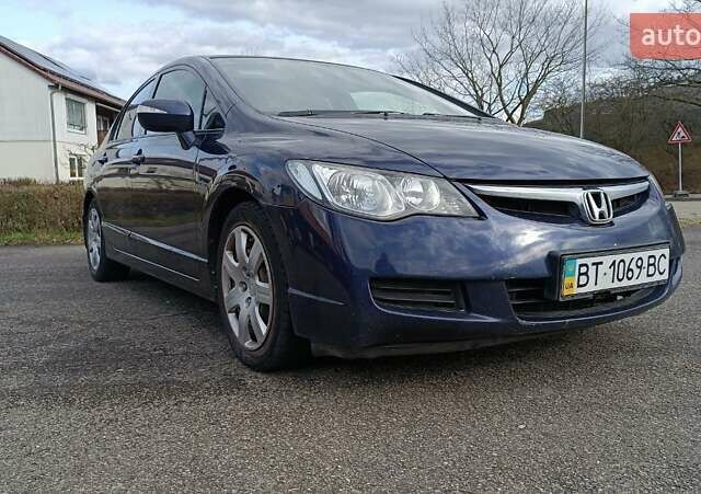 Синий Хонда Цивик, объемом двигателя 1.8 л и пробегом 218 тыс. км за 5000 $, фото 2 на Automoto.ua
