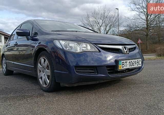 Синий Хонда Цивик, объемом двигателя 1.8 л и пробегом 218 тыс. км за 5000 $, фото 7 на Automoto.ua